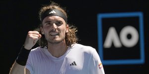 Ο Στέφανος Τσιτσιπάς σφίγγει την γροθιά του