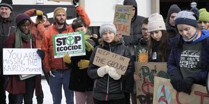 Η Γκρέτα Τούνμπεργκ στο Νταβός, σε διαμαρτυρία κατά της χρήσης ορυκτών καυσίμων και υπέρ της «κλιματικής δικαιοσύνης»/ AP Photos