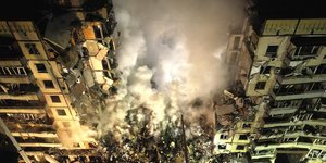 Ουκρανία: Στους 14 αυξήθηκε ο αριθμός των νεκρών από το ρωσικό πλήγμα