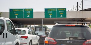 Έξοδος οχημάτων στα σύνορα της Ελλάδας