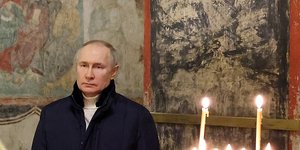 Ο Πούτιν παρακολούθησε μόνος τη χριστουγεννιάτικη λειτουργία στο Κρεμλίνο