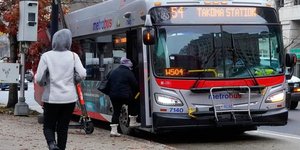 Τέλος το εισιτήριο: Δωρεάν τα λεωφορεία