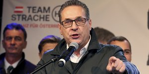 O πρώην ηγέτης του ακροδεξιού κόμματος της Αυστρίας, FPÖ, Χάιντς-Κρίστιαν Στράχε