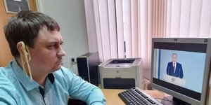 Πολιτικός αντίπαλος Πούτιν βλέπει την ομιλία του Ρώσου προέδρου με μακαρόνια στα αυτιά