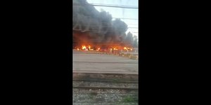 Αναζωπυρώθηκε η φωτιά στο λιμάνι του Ισκεντερούν στην Τουρκία/ Twitter