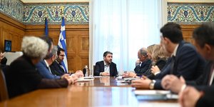 Συνάντηση με ενώσεις δανειοληπτών και καταναλωτών είχε ο Νίκος Ανδρουλάκης