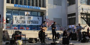 Ζωγράφισαν κορώνα στο κεφάλι του πρύτανη στο ΑΠΘ