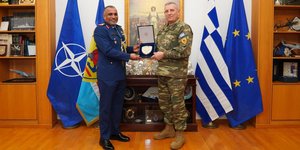 Συνάντηση του Αρχηγού ΓΕΕΘΑ με τον Απερχόμενο ΑΚΑΜ των Ηνωμένων Αραβικών Εμιράτων στην Ελλάδα