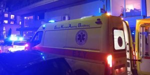 Πτώση γυναίκας από τον 3ο όροφο στα Τρίκαλα