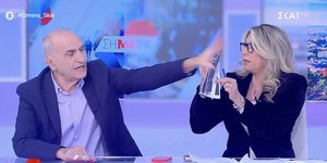 Άγρια κόντρα Βαρεμένου-Καραμανλή on air