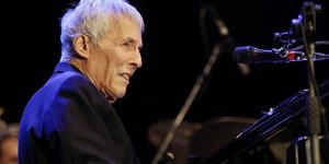 Μπερτ Μπάκαρα