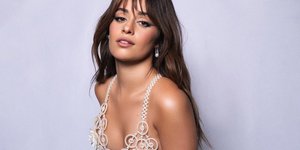 H Camila Cabello με σέξι φόρεμα 