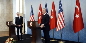 Τσαβόσογλου και Μπλίνκεν σε συνέντευξη Τύπου