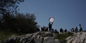 Ανοιξιάτικος και σήμερα ο καιρός, άστατος την Καθαρά Δευτέρα 