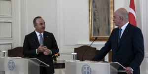 Τηλεφωνική επικοινωνία Δένδια - Τσαβούσογλου