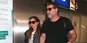 Η Δέσποινα Βανδή και ο Βασίλης Μπισμπίκης στο αεροδρόμιο