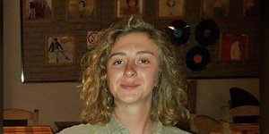 <!-- wp:paragraph --> <p>Αν και οι πρώτες πληροφορίες έκαναν λόγο για αυτοκτονία, οι δικοί της άνθρωποι δεν μπορούν να πιστέψουν ότι η δραστήρια γυναίκα, την οποία <a href="https://www.iefimerida.gr/ellada/ebros-diorganotria-karnabalioy-nekri">πολλοί χαρακτήριζαν «Βασίλισσα του Καρναβαλιού του Τυχερού»</a>, λόγω της ενασχόλησης της με την κατασκευή αρμάτων και στολών, έβαλε τέλος στη ζωή της με αυτόν τον τρόπο.</p> <!-- /wp:paragraph -->  <!-- wp:heading --> <h2>«Κανείς δεν μπορεί να πιστέψει ότι η Βίκυ αυτ