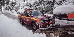 Εκχιονιστικό του δήμου Διονύσου επί του έργω