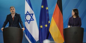 Η ΥΠΕΞ της Γερμανίας, Αναλένα Μπέρμποκ, με τον Ισραηλινό ομόλογό της, Έλι Κοέν