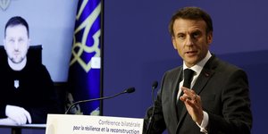 Ο Εμανουέλ Μακρόν μιλά στον Βολοντίμιρ Ζελένσκι