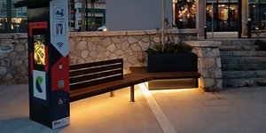 Ένα ακόμα «έξυπνο» παγκάκι με παροχές για την υποστήριξη ΑμεΑ, στον Πειραιά	