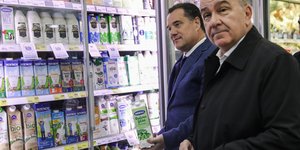 Αυτοψία σε σούπερ μάρκετ για τον Άδωνι Γεωργιάδη και τον Νίκο Παπαθανάση/ Φωτογραφία: ΓΙΑΝΝΗΣ ΠΑΝΑΓΟΠΟΥΛΟΣ/EUROKINISSI