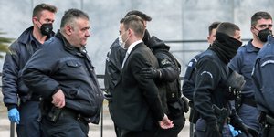 Στα δικαστήρια ο Μπάμπης Αναγνωστόπουλος