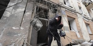 γυναικα γκρεμισμενο ουκρανια 