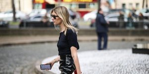 γυναίκα με μαύρο τοπ