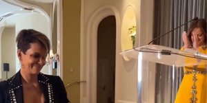 Η επική πτώση της Χάλι Μπέρι σε τελετή βράβευσης