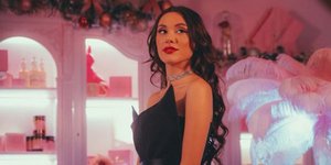 Η τραγουδίστρια Joanne