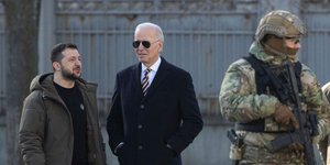 Ο Τζο Μπάιντεν στο Κίεβο με τον Βολοντίμιρ Ζελένσκι
