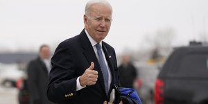 O Μπάιντεν συνεχάρη τους πιλότους που κατέρριψαν το κινεζικό κατασκοπευτικό μπαλόνι