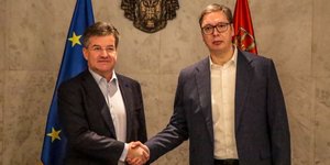 Ο ειδικός αντιπρόσωπος της ΕΕ για το Κόσοβο, Μίροσλαβ Λάιτσακ και ο Σέρβος πρόεδρος, Αλεκσάνταρ Βούτσιτς/ Twitter