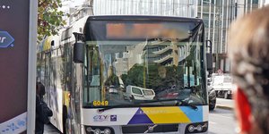 Έπεσε μέρος της οροφής λεωφορείου