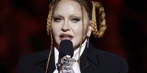 Χαμός στο Twittter με την εμφάνιση της Μαντόνα στα Grammy