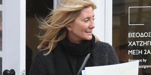 Οι δηλώσεις της Μαρί Σαντάλ έξω από το ξενοδοχείο που διαμένει στο κέντρο της Αθήνας