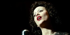 Η Μαριόν Κοτιγιάρ στο La vie en rose ως Εντίθ Πιάφ/ Φωτογραφία: IMDB