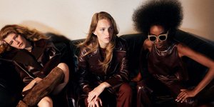 Γυναίκες με ρούχα Massimo Dutti