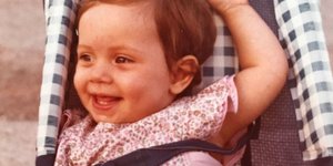 Ποια είναι η παρουσιάστρια της φωτογραφίας 