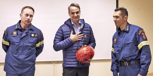 O Κυριάκος Μητσοτάκης επισκέφθηκε τις εγκαταστάσεις της 1ης ΕΜΑΚ στην Ελευσίνα