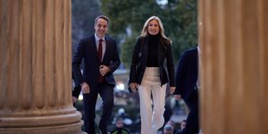 Κυριάκος και Μαρέβα Μητσοτάκη προσέρχονται στην εκδήλωση για το νέο Εθνικό Αρχαιολογικό Μουσείο