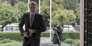Ο Κυριάκος Μητσοτάκης μπαίνει στο μέγαρο Μαξίμου