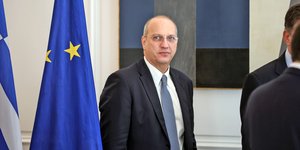 Γιάννης Οικονόμου σημαιες μοραλης