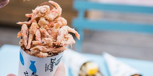 Γαριδάκι τηγανιτό στο χωνάκι