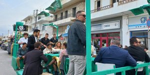 Άρμα του ΠΑΣΟΚ στο καρναβάλι της Νάξου