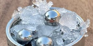 Ο «εξωτικός», άμορφος πάγος/ Φωτογραφία: ΑΠΕ-ΜΠΕ και Twitter