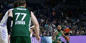 Φάση από τον αγώνα του μπασκετικού Παναθηναϊκού για τη Euroleague κόντρα στη Ρεάλ Μαδρίτης