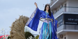 Πατρινό Καρναβάλι 2023: Φαντασμαγορική η νυχτερινή παρέλαση