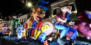 Καρναβάλι 2023: Νυχτερινή παρέλαση αρμάτων στην Πάτρα-